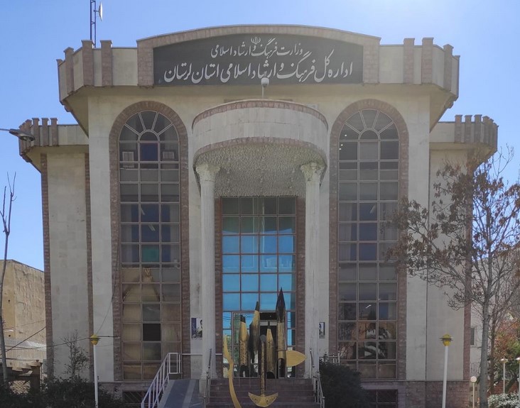 امر به معروف و نهی از منکر، ضامن سلامت اخلاقی جامعه است.